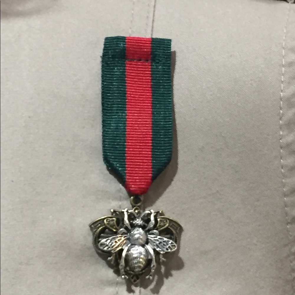 Bee brooch